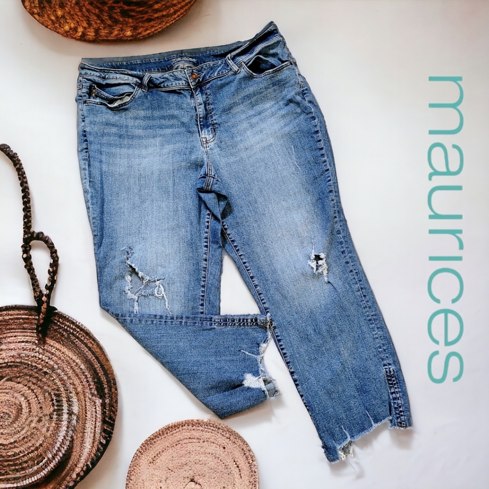 Maurices distressed boyfriend jeans size 22